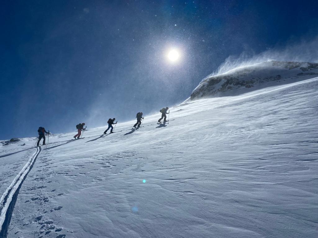 11_27. Feb 22_A_JO_Skitour Unterbaech VS (102).JPG